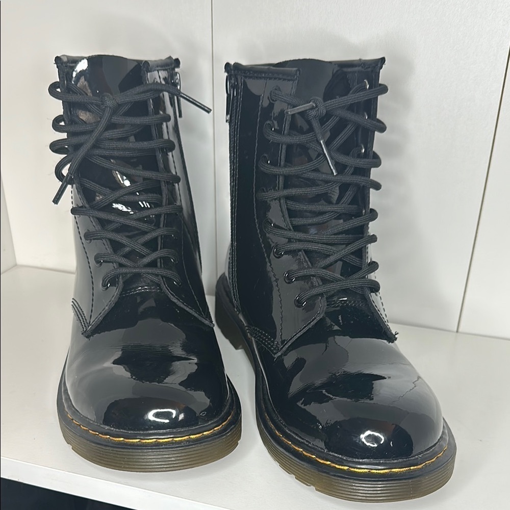 Dr Martens YOUTH 1460 PATENT LEATHER LACE UP BOOTS